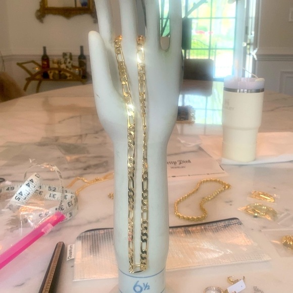 NEW 18k Gold Plated Figaro Necklace 18” Long GIFT - Picture 7 of 11